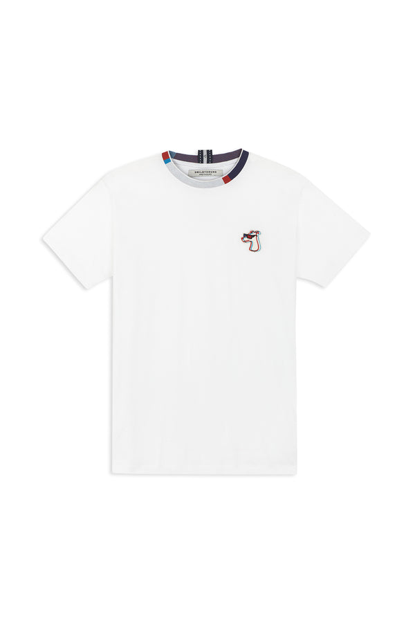 เสื้อยืดทรงพอดีตัวแบบคลาสสิกพร้อมปักโลโก้