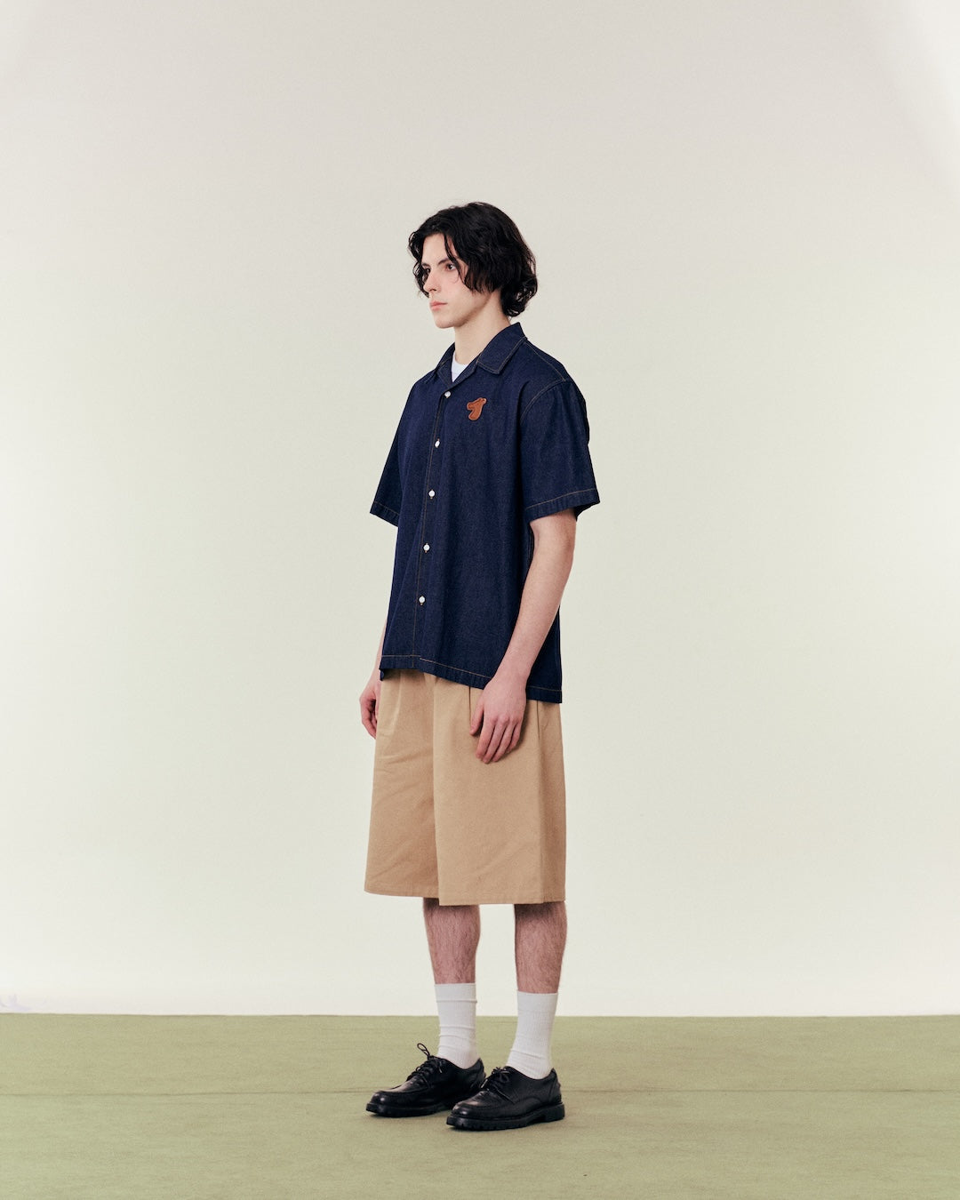 SMILEYHOUND CAMP COLLAR DENIM LEATHER PATCH LOGO SHIRT