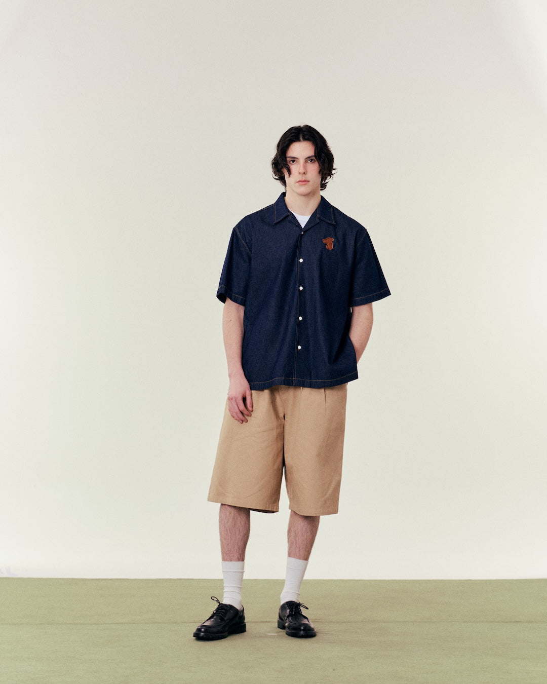 SMILEYHOUND CAMP COLLAR DENIM LEATHER PATCH LOGO SHIRT