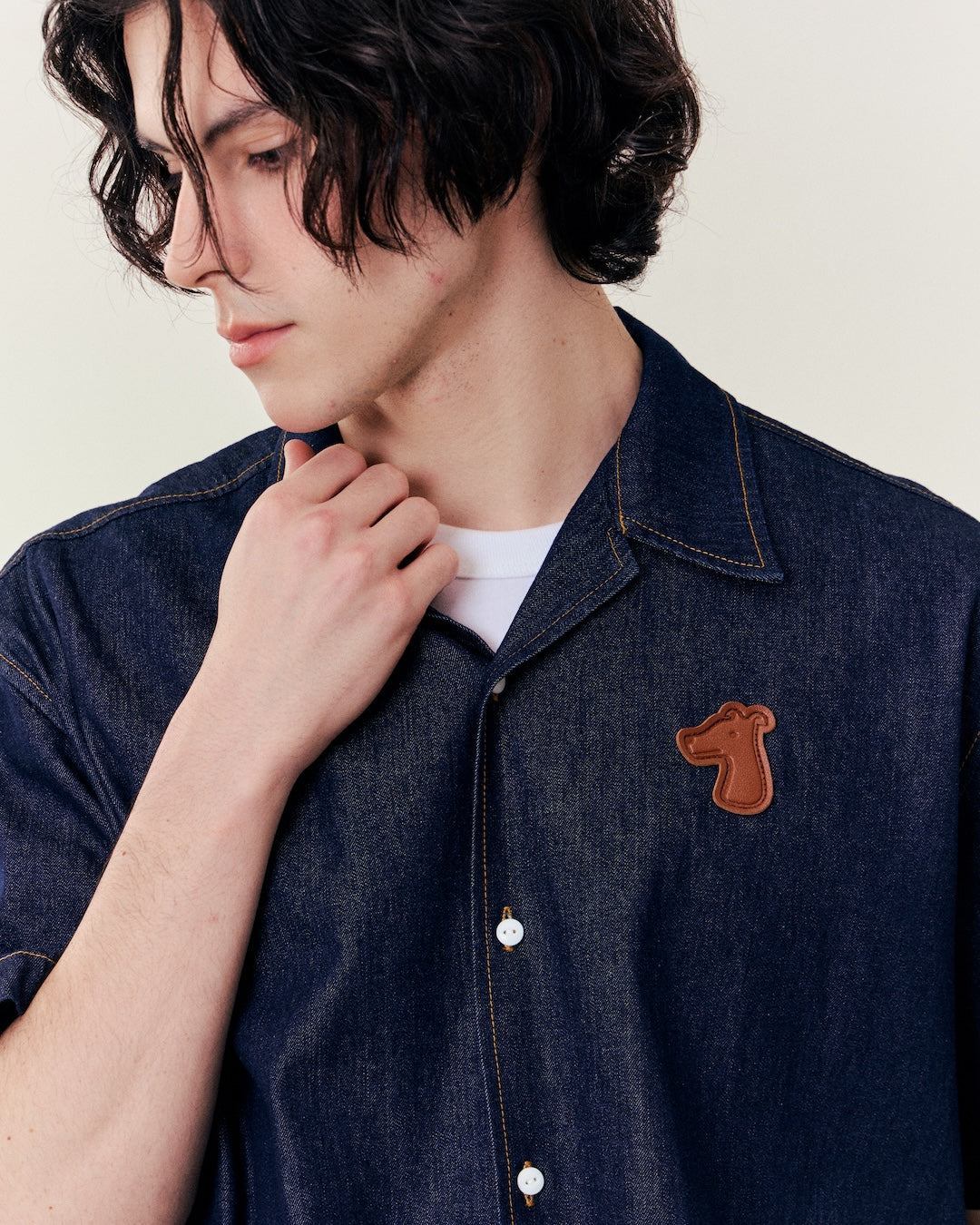 SMILEYHOUND CAMP COLLAR DENIM LEATHER PATCH LOGO SHIRT