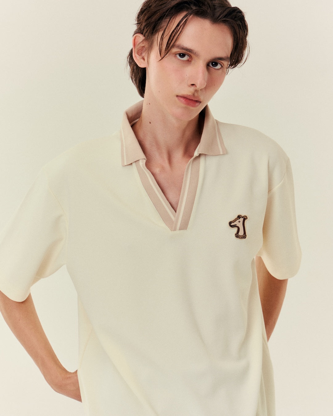 SMILEYHOUND JOHNNY COLLAR POLO WITH RIBBON LOGO
