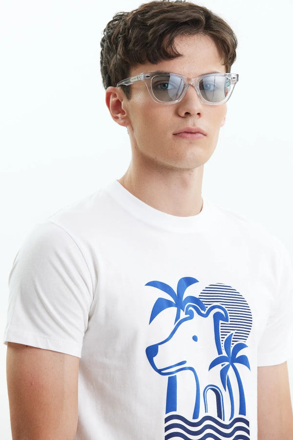 เสื้อยืดทรงพอดีตัวพิมพ์ลายกราฟิกโลโก้